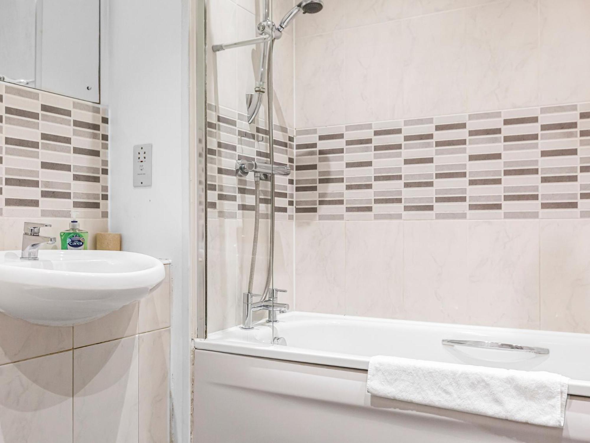 Pass The Keys Modern Tottenham Hale Apartment Perfect For Leisure London Exteriör bild